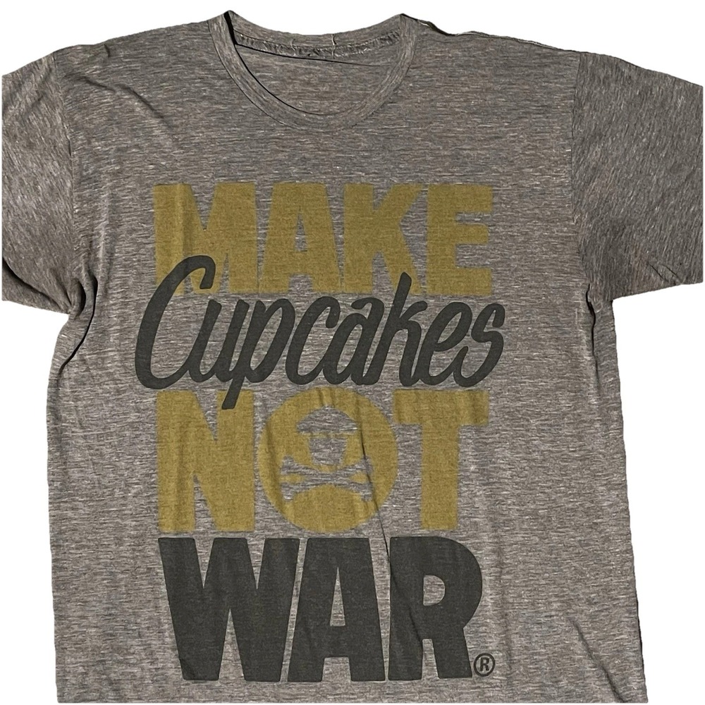 Johnny Cupcakes Make Cupcakes Not War T-shirt ‎ Large Tee Gray Used And Worn
